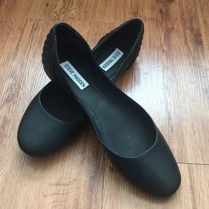 EXCELLENT CONDITION STEVE MADDEN FLATS!!